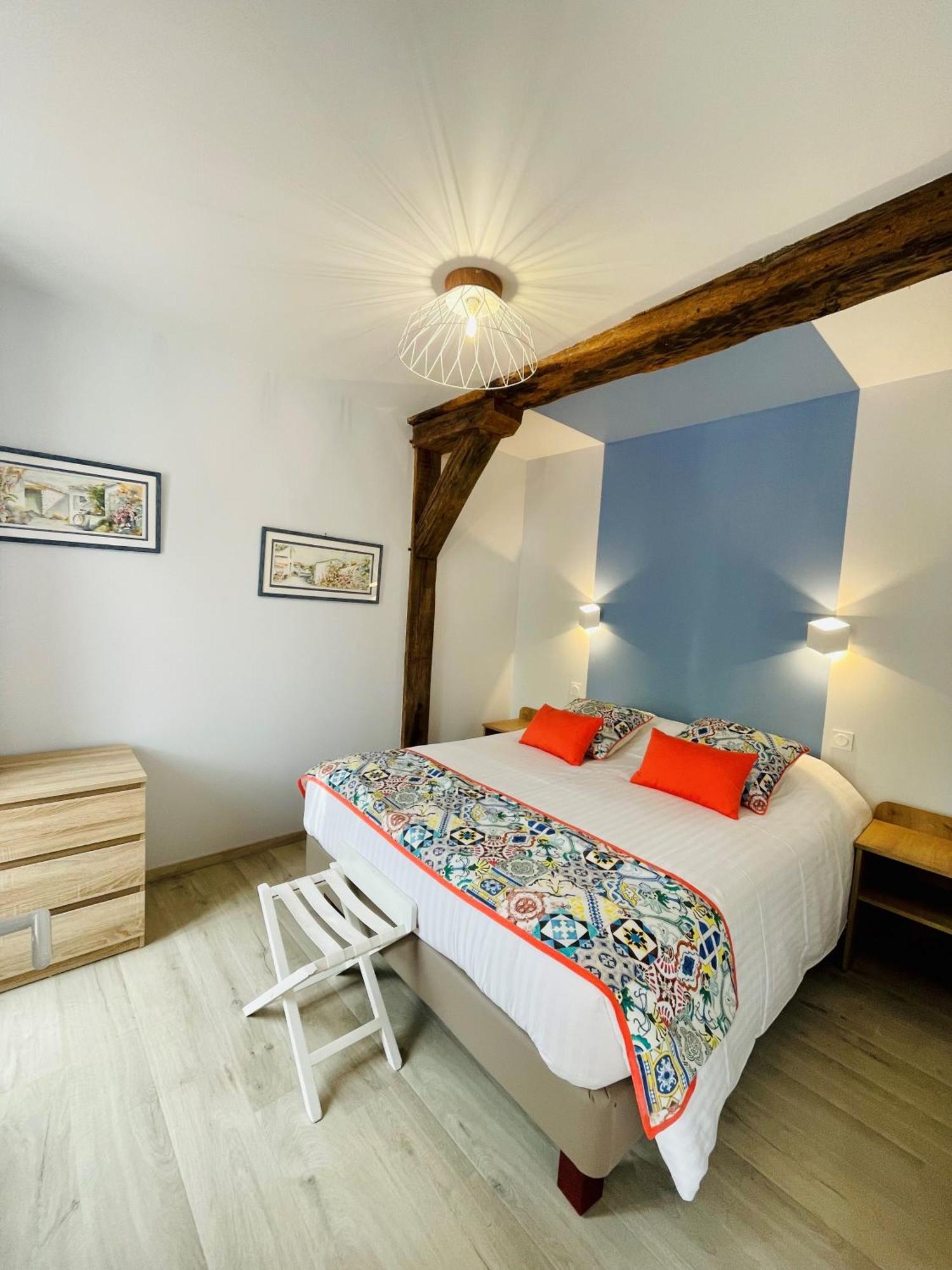 Logis Auberge Du Centre Chitenay Exterior foto