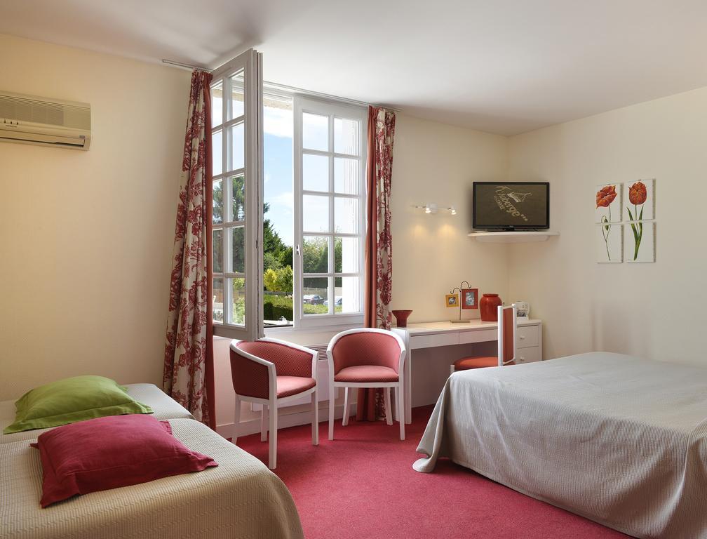 Logis Auberge Du Centre Chitenay Exterior foto